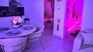 Dining - Vrbo Property (Freneuse)