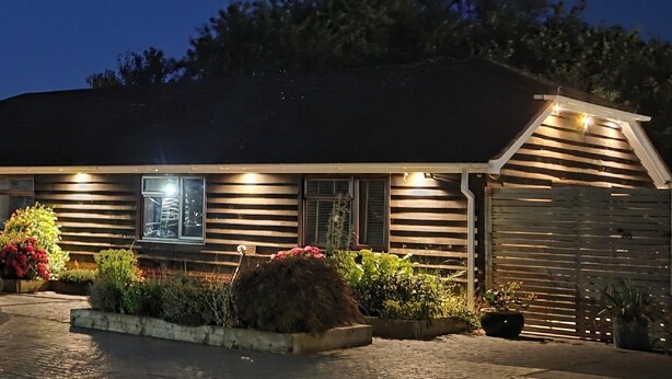 Exterior - Luxury 2-Bed New Forest Retreat with Paddocks, Animals & Hot Tub (Dogs Welcome) (Southampton)