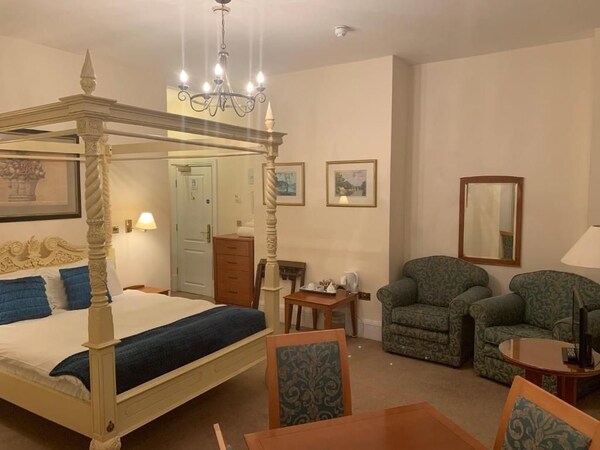 Waterloo Hotel - Newport