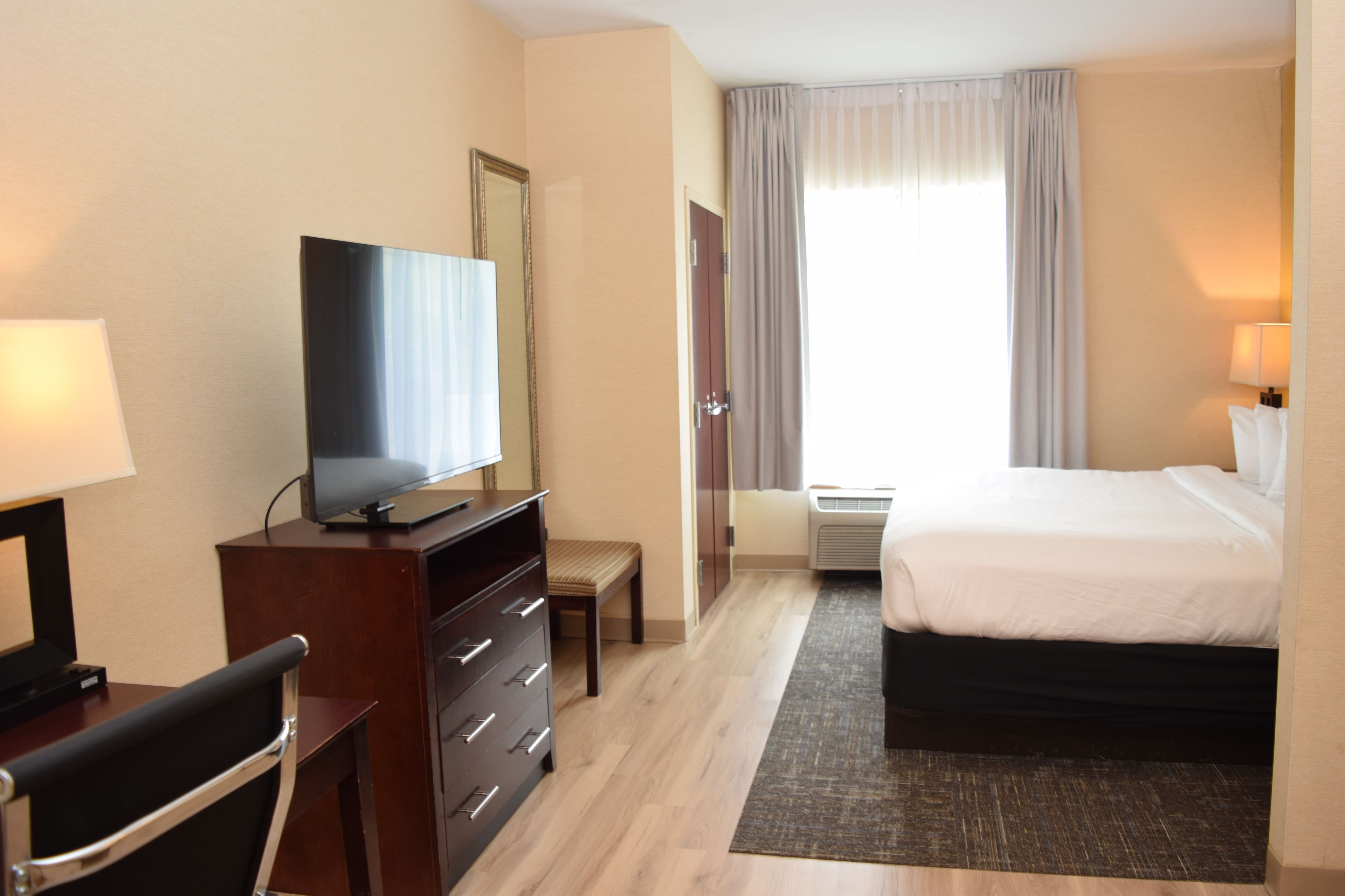 Desk, iron/ironing board, WiFi (free), bed sheets