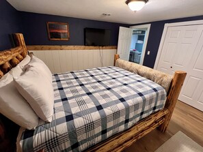 Iron/ironing board, WiFi, bed sheets - Spacious and clean basement apartment minutes away from Roseau! (Roseau)
