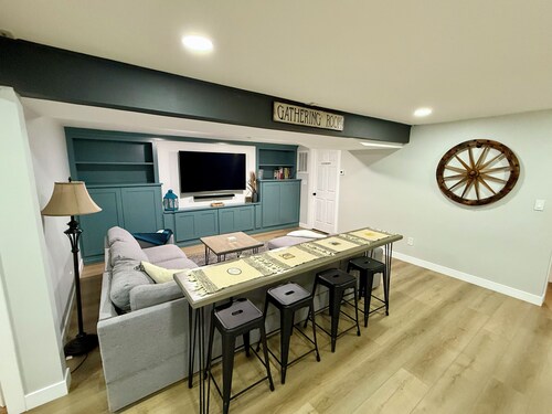 Spacious and clean basement apartment minutes away from Roseau!
