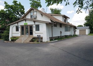 A single-story house with a front entrance, a mailbox, and a garage door. - Highlands Gateway | Games, Fire Pit, 4BR Fun (Louisville)