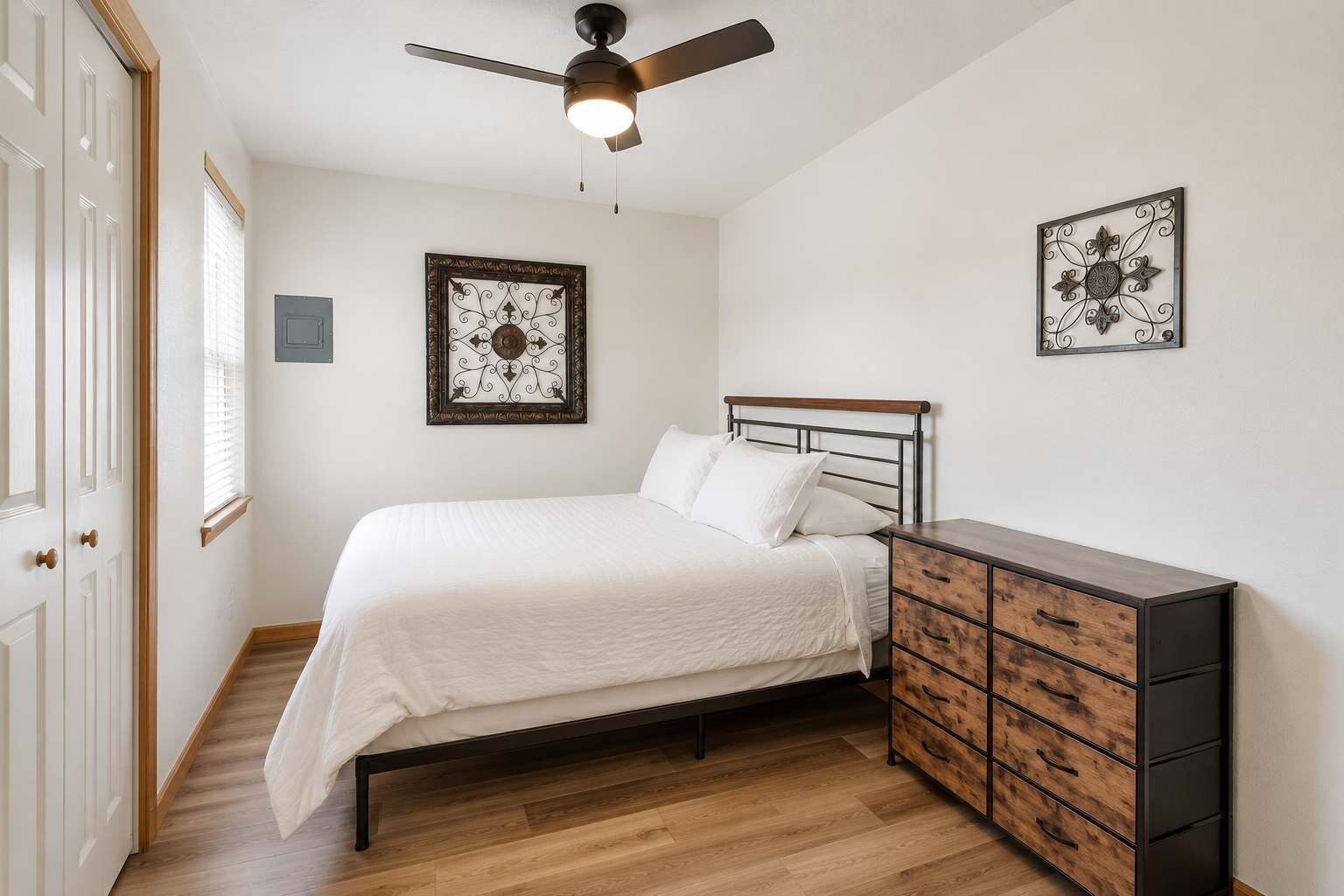Iron/ironing board, WiFi, bed sheets