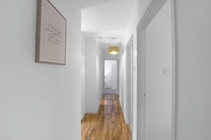 Interior - Stylish 3BR Apartment | Clapham Junction | Parking (London)