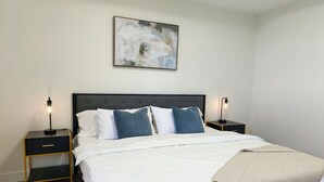 Unclassified image, 2 of 33, button - 4-bdrm brand New Suite w/ 180° panoramic Ocean View in prestigious North Nanaimo (Nanaimo)