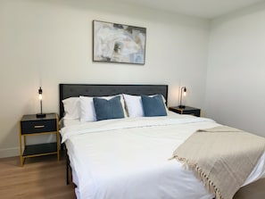 Room - 4-bdrm brand New Suite w/ 180° panoramic Ocean View in prestigious North Nanaimo (Nanaimo)