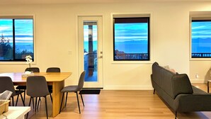 Unclassified image, 3 of 33, button - 4-bdrm brand New Suite w/ 180° panoramic Ocean View in prestigious North Nanaimo (Nanaimo)