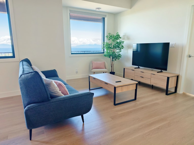 4-bdrm Brand New Suite W/ 180° Panoramic Ocean View In Prestigious North Nanaimo - Nanaimo