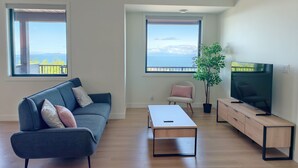 Unclassified image, 5 of 33, button - 4-bdrm brand New Suite w/ 180° panoramic Ocean View in prestigious North Nanaimo (Nanaimo)