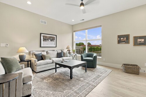 The Gentry · 2 Bed · 2 Bath · 1400SF · Sofa Bed