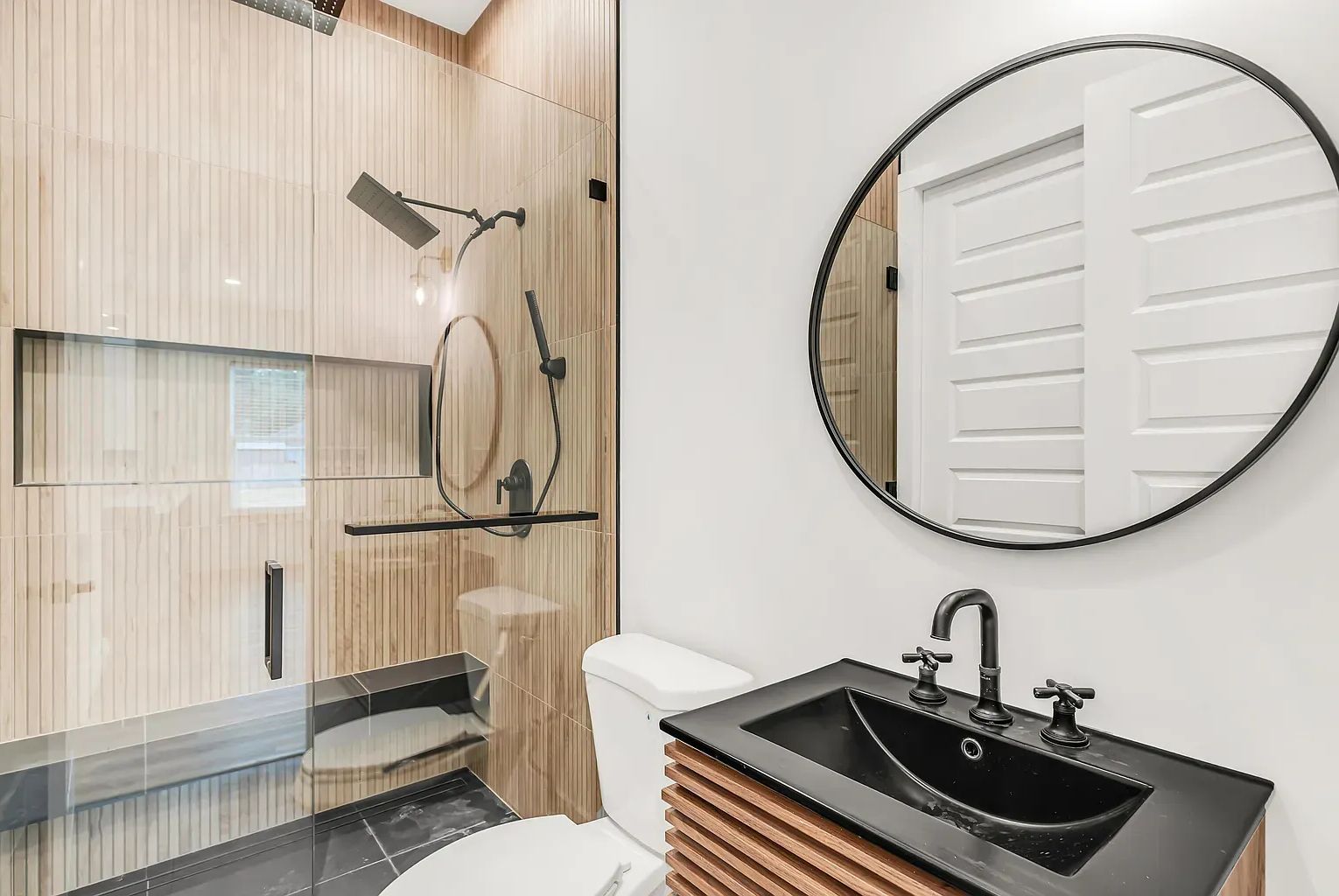 The Cove Bathroom 2