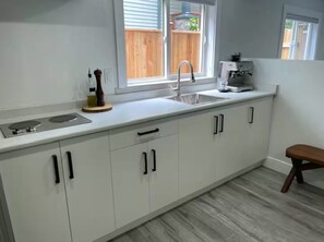 Private kitchen - Private Urban Studio in the Heart of the City (Port Coquitlam)