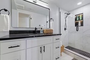 Bathroom - Cascade & Sammamish: 180° Mountain & Lake Views (Bellevue)