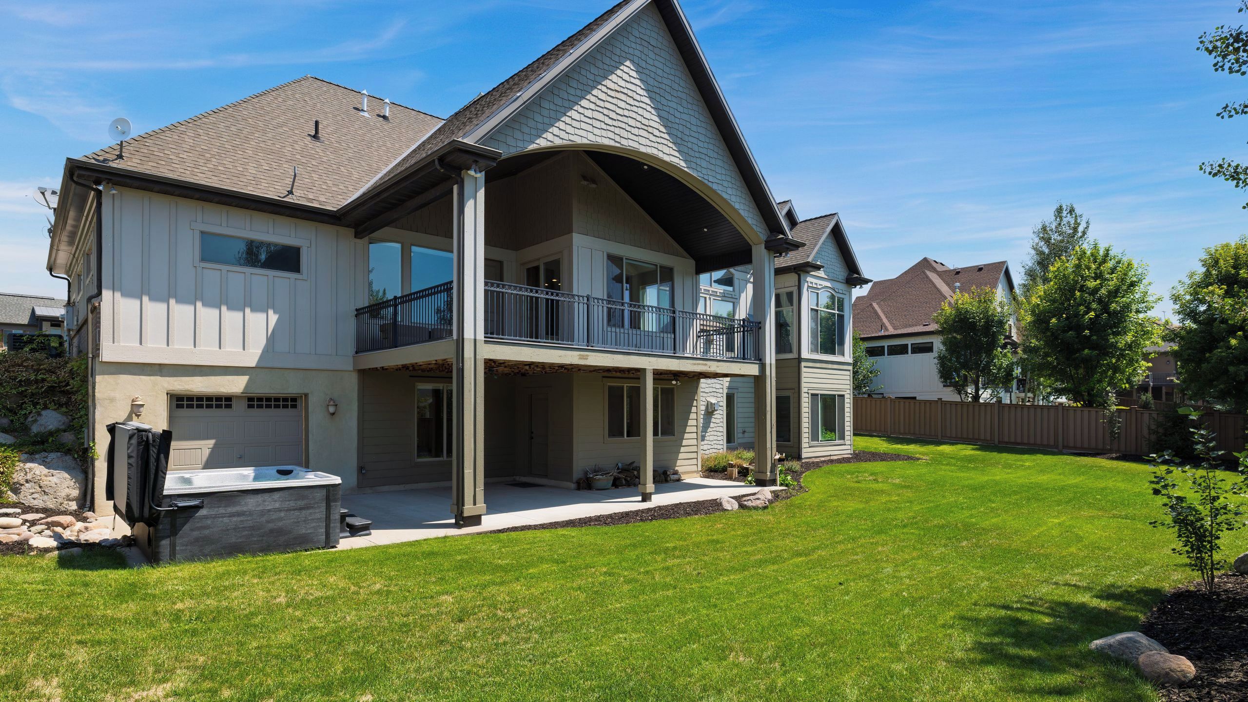 House (5 Bedrooms) | Interior