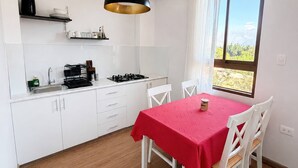 Apartment, 2 Schlafzimmer, Terrasse | Esszimmer