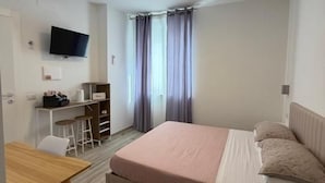 Phòng đôi tiện nghi đơn giản, quang cảnh sân vườn | Truy cập Internet không dây miễn phí 
