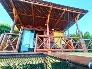 A structure with a bamboo framework and a netted floor, likely a part of a larger building. - Papiro Guadua Deluxe - Cabin (Guatapé)