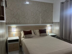 A bedroom with a bed, bedside tables, and a wall with a marble-like pattern. - Apartment 207 - 207 apartment with 2 bedrooms, beautiful. (Belém)