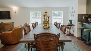 Dining - Pecan Manor Off Main - Historic Downtown Franklin (Franklin)