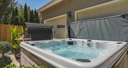 Luxury Retreat•Golf Sim•Pickeball•Spa&Sauna•Games•Movie Room•Sleeps 16