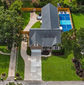 Unclassified image, 3 of 87, button - Luxury Retreat•Golf Sim•Pickeball•Spa&Sauna•Games•Movie Room•Sleeps 16 (Taylors)