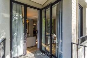 A modern interior with a glass door leading to a balcony. - Sophisticated 1-bedroom Apart in Gramado Cbg0303 (Gramado)