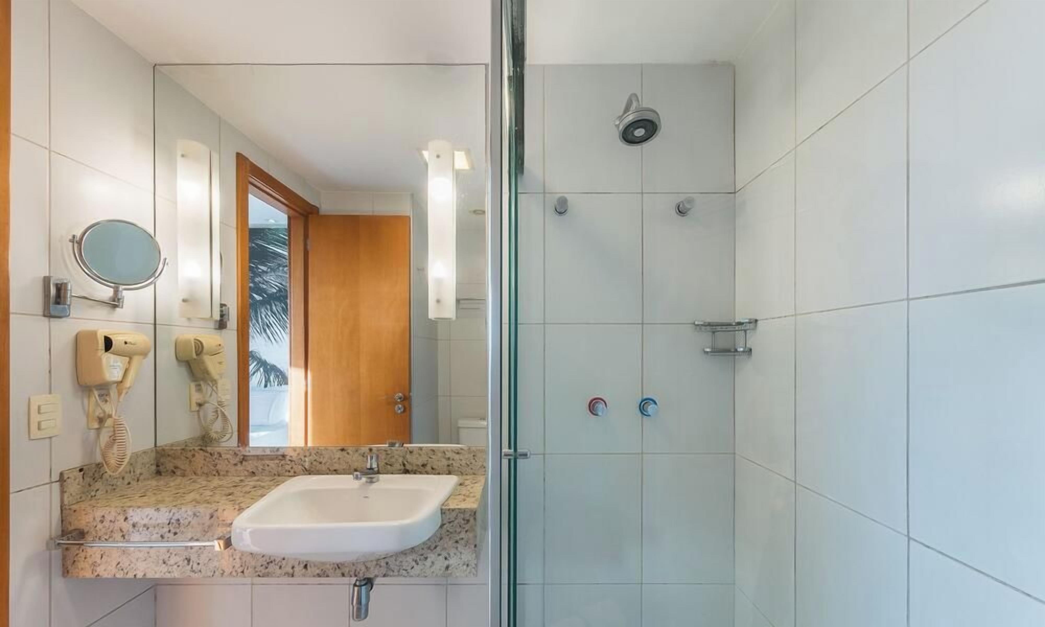 Basic Studio | Bathroom | Shower