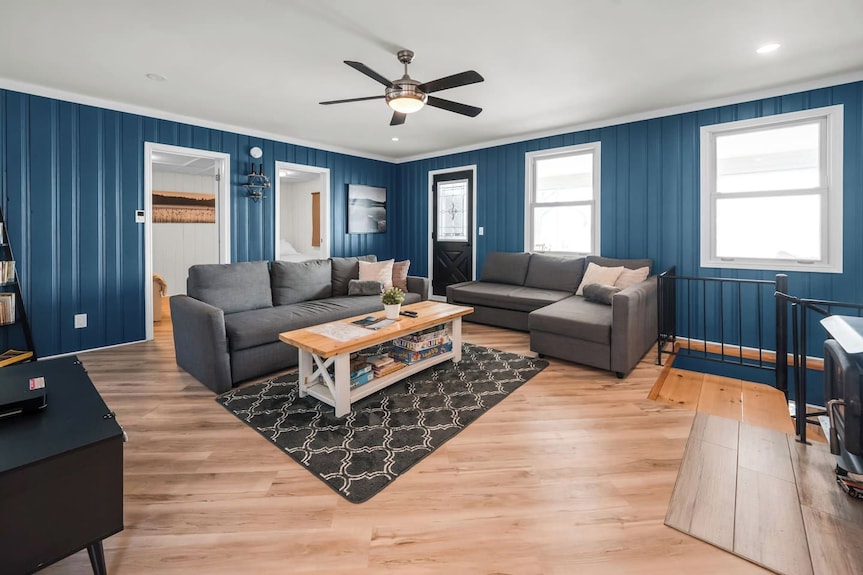 Lakefront Retreat W/ Hot Tub & Sauna | 4-season - Ontario