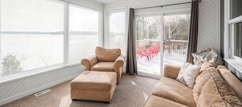 Lakefront Retreat w/ Hot Tub & Sauna | 4-Season