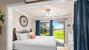 公寓式客房, 1 张特大床和 1 张沙发床 (Sunset Harbor Palms 2-102)