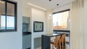 Basic Apartment | Interior - Apto w/ 3 En-suites, BBQ & Ocean View Rih0203 (Porto Belo)