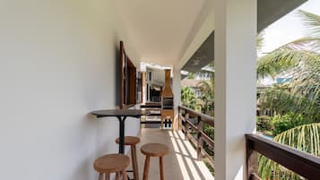 Basic Apartment | Outdoor dining