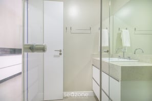Ảnh chưa phân loại, 5 trong số 8 ảnh, nút