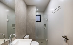 Bathroom - Apt in Guarapari Center, 300m From the Sea Eep0602 (Guarapari)