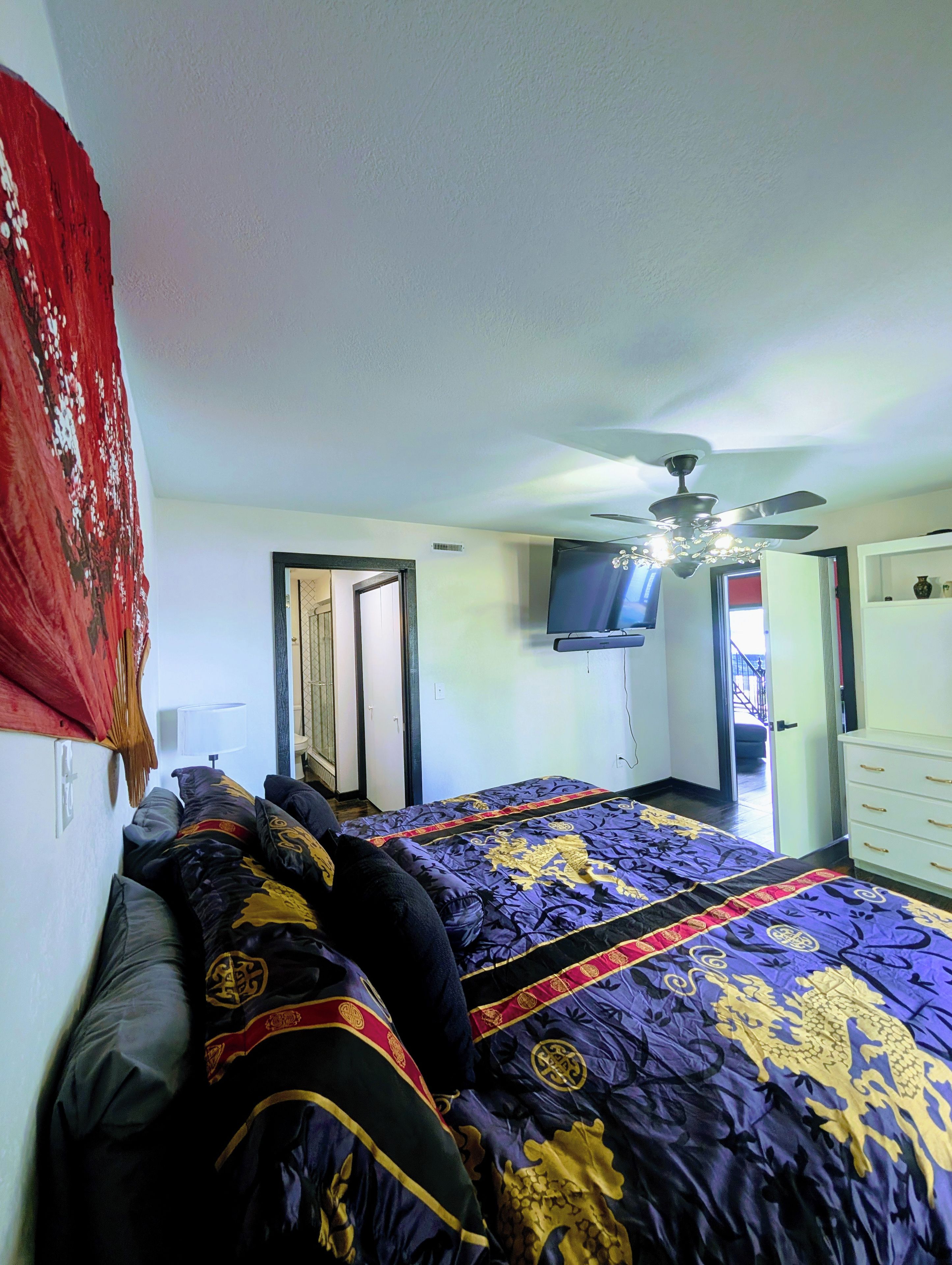 5 bedrooms, WiFi, bed sheets