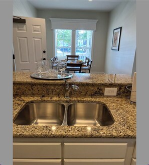 Interior - NO CLEANING FEES Relax In this Elegant Spacious 2 BR Resort in Williamsburg, VA (Williamsburg)