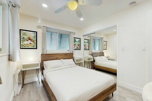 A hotel room with a large bed, bedside tables, a ceiling fan, and artwork on the walls. - Terrace 17 - Private Pool (Fort Lauderdale)