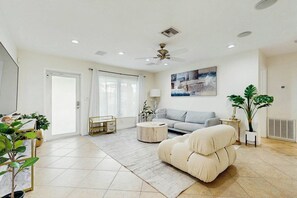 A spacious living room with a sofa, a coffee table, and a ceiling fan. - Terrace 17 - Private Pool (Fort Lauderdale)