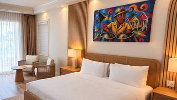 Quarto solteiro premium, sacada, vista para o canal | Cofres nos quartos, ferros/tábuas de passar roupa, Wi-Fi de cortesia
