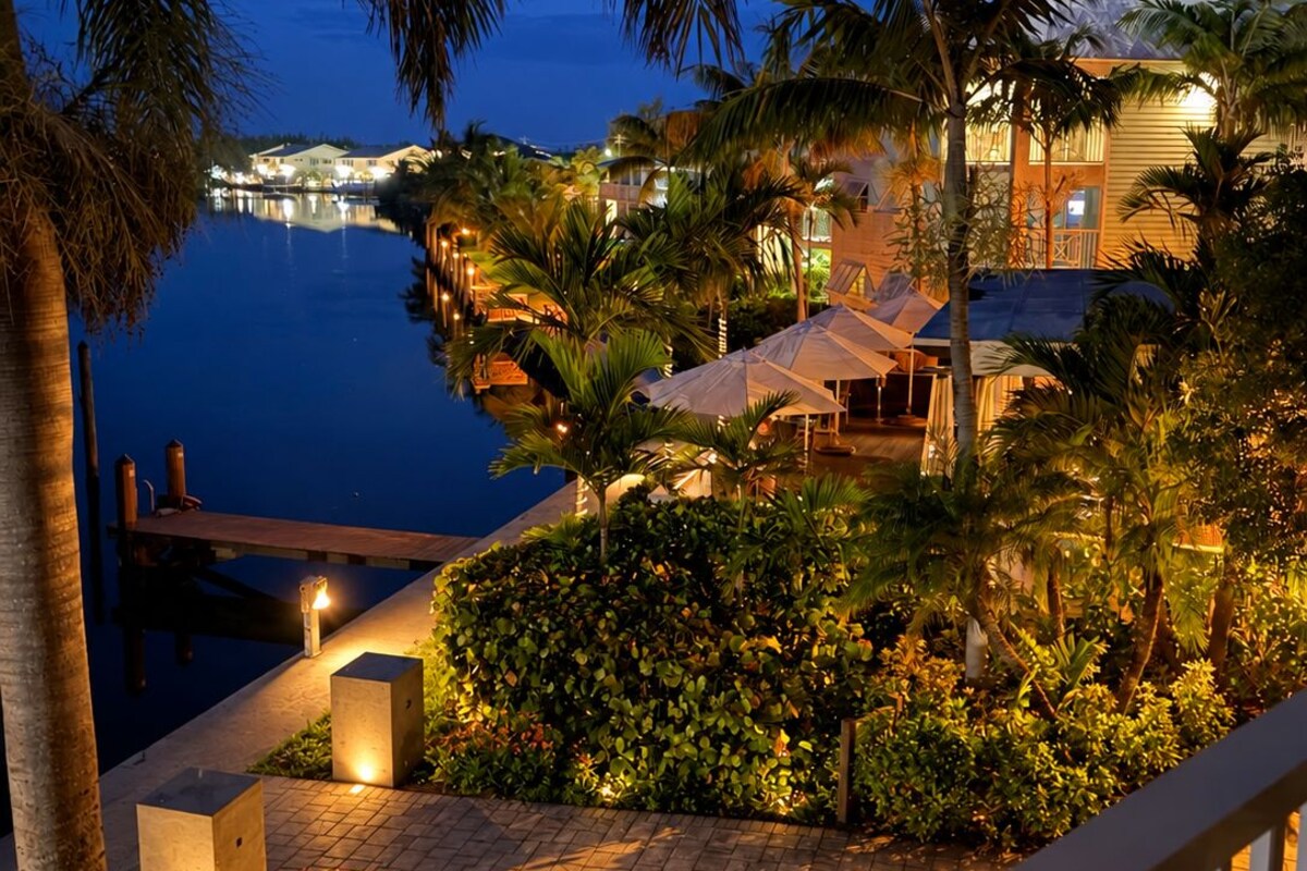 Premium Single Room, Balcony, Canal View | Terrace/patio