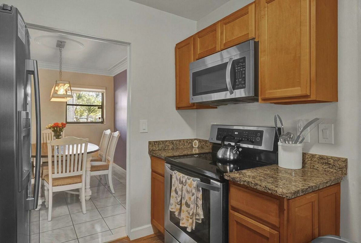 Coffee/tea maker, fridge, microwave, oven