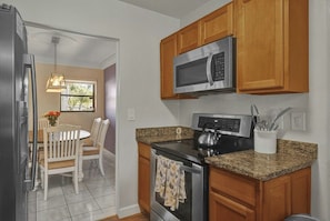 Private kitchen - Tropical Bliss Alfresco Villa (Pompano Beach)