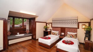 Deluxe Twin Room, Non Smoking | Peti besi dalam bilik, seterika/papan seterika, Wi-fi percuma 