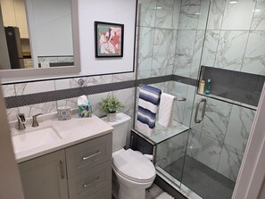 Bathroom - Recently renovated, fully furnished 1/1 condo at Sunset Beach entrance. (Tarpon Springs)