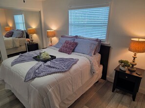 Room - Recently renovated, fully furnished 1/1 condo at Sunset Beach entrance. (Tarpon Springs)