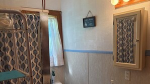 Shower, hair dryer, towels, soap - Walk to the Waves: Sandy Paws & Lake Days at Terrace Park Beach (Milford)