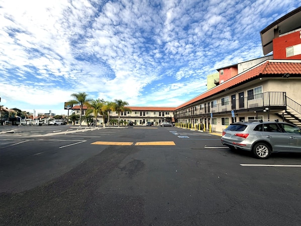 Unclassified image, 1 of 23, button - Odyssey Inn (National City)