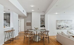 Dining - 2-bedroom apartment in Brentwood. The den/office is ideal for working from home (Los Angeles)