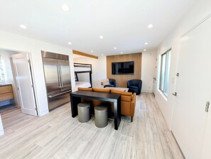 WiFi, bed sheets - Beach Front - Studio Condo, Luxury Finishes, Walk to Everything, 440 sq ft, WIFI (Huntington Beach)